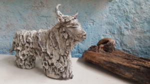 taureau chevelu, modelage émaillé, grésé